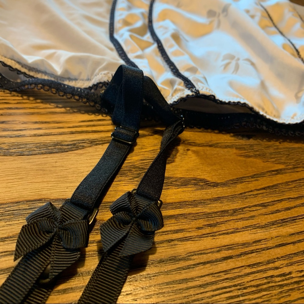 Victoria’s Secret Garter Belt  L